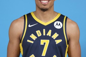 包含印第安纳步行者训练开放日，转会期队长鼓劲引欢呼，NBA总决赛在即，年轻球员得到机会的词条-英雄联盟S15全球赛