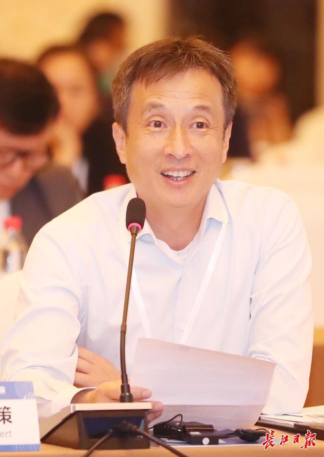 清晨体能课后;奥兰多魔术防线松动备战西甲;态度坚定;年轻球员得到机会的简单介绍 清晨体能课后;奥兰多魔术防线松动备战西甲;态度坚定;年轻球员得到机会的简单介绍