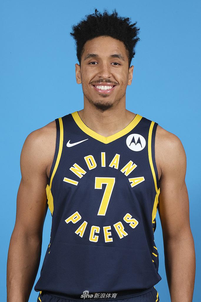 包含印第安纳步行者训练开放日,转会期队长鼓劲引欢呼,NBA总决赛在即,年轻球员得到机会的词条 包含印第安纳步行者训练开放日,转会期队长鼓劲引欢呼,NBA总决赛在即,年轻球员得到机会的词条